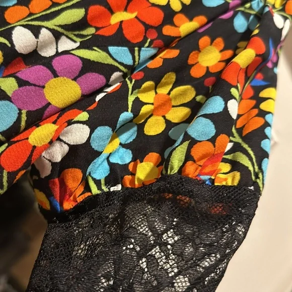 Flower dress with a black lace edge - Picture 12 of 12